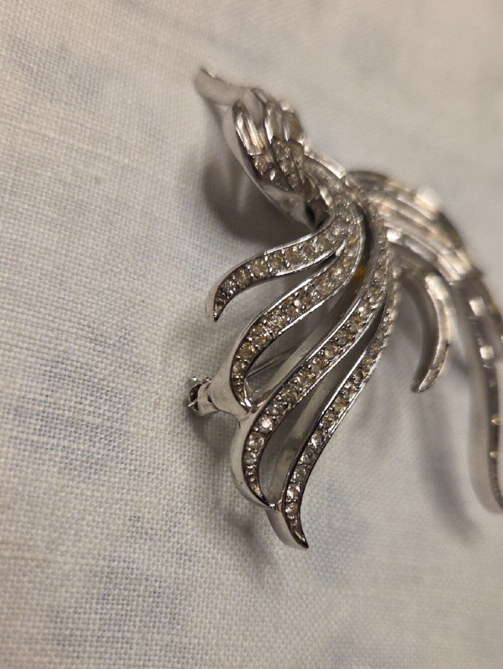 CROWN TRIFARI Vintage 1950 Rhodium Plated Crystals Brooch "Royal Plume" - Picture 3 of 5